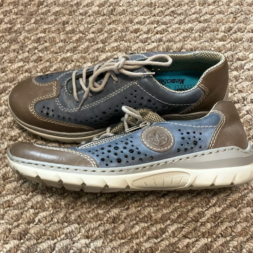 Risker Size 6 Grey and Blue Women’s L3215 Memosoft Insole Sneakers. Preloved